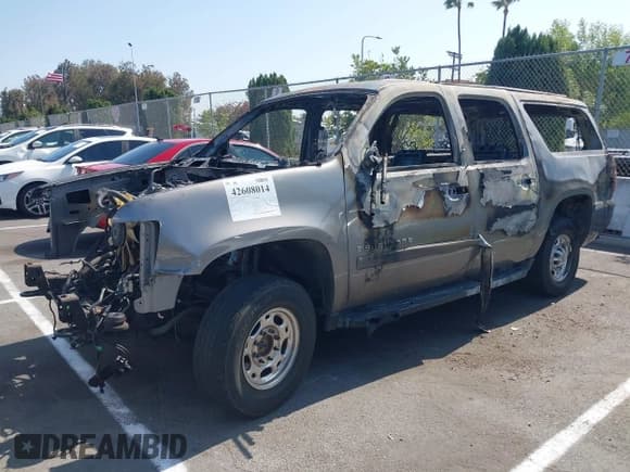 ✅ 2007 Chevrolet Suburban Commercial • VIN: 3GNGK26K77G143019 • Lot: 42608014. Wystawiony na IAAI z przebiegiem Nie podano. Bezpłatny archiwum sprzedaży aukcyjnych z USA i szczegółowy raport historii pojazdu na DreamBid. Zdjęcie 2.