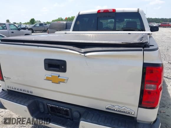 ✅ 2015 Chevrolet Silverado 1500 High Country • VIN: 3GCUKTEJ0FG443056 • Лот: 42172079. Опубликован ранее на IAAI с пробегом 147 797 миль. Бесплатный доступ к архиву аукционных продаж из США и подробный отчёт об истории автомобиля на DreamBid. Изображение 6.