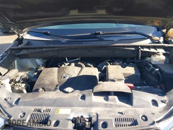 ✅ 2018 Toyota Highlander LE Plus • VIN: 5TDBZRFH7JS911151 • Lot: 43815593. Wystawiony na IAAI z przebiegiem 155 262 mil. Bezpłatny archiwum sprzedaży aukcyjnych z USA i szczegółowy raport historii pojazdu na DreamBid. Zdjęcie 10.