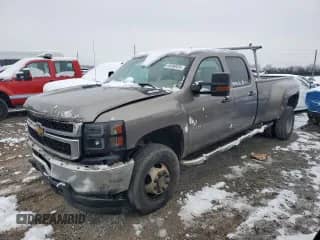 2012 Chevrolet Silverado 3500HD Work Truck z VIN 1GC4KZC87CF203101, wystawiony jako Copart lot #45590425 z przebiegiem 317 433 mil mil oraz Szkoda całkowita • Salvage title. Historia ofert i sprzedaży dostępna na DreamBid. Obrazek 1.
