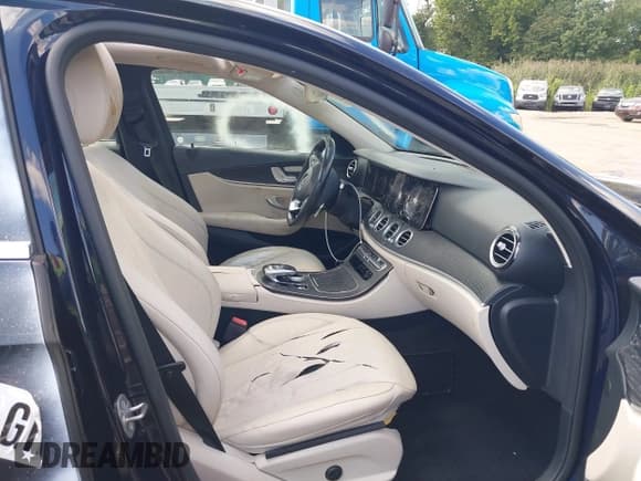 ✅ 2018 Mercedes-Benz E 300 • VIN: WDDZF4KBXJA454138 • Lot: 43117030. Listed on IAAI with Not provided. Free auction sales archive from the USA and detailed vehicle history report at DreamBid. Image 5.