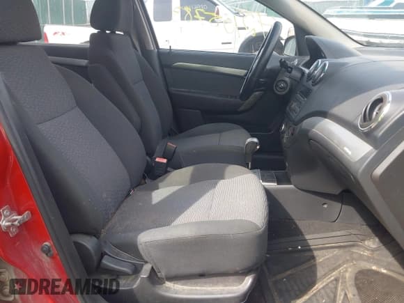 ✅ 2009 Chevrolet Aveo 2LT • VIN: KL1TG56E79B628297 • Lot: 42105783. Wystawiony na IAAI z przebiegiem 152 715 mil. Bezpłatny archiwum sprzedaży aukcyjnych z USA i szczegółowy raport historii pojazdu na DreamBid. Zdjęcie 5.