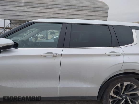 ✅ 2023 Mitsubishi Outlander SE • VIN: JA4J3UA80PZ012057 • Лот: 41249017. Опубликован ранее на IAAI с пробегом 26 643 миль. Бесплатный доступ к архиву аукционных продаж из США и подробный отчёт об истории автомобиля на DreamBid. Изображение 14.