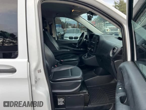 ✅ 2016 Mercedes-Benz Metris Passenger • VIN: WD4PG2EE7G3120127 • Lot: 92741855. Wystawiony na Copart z przebiegiem 162 743 mil. Bezpłatny archiwum sprzedaży aukcyjnych z USA i szczegółowy raport historii pojazdu na DreamBid. Zdjęcie 5.