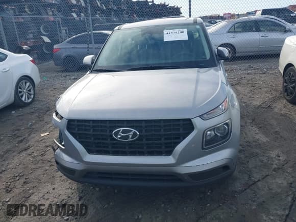 ✅ 2024 Hyundai Venue Essential • VIN: KMHRB8A35RU329657 • Lot: 41335200. Listed on IAAI with 11,622 mi. Free auction sales archive from the USA and detailed vehicle history report at DreamBid. Image 12.