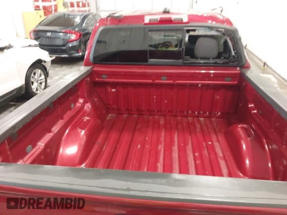 ✅ 2018 GMC Canyon 4WD SLE • VIN: 1GTG6CEN1J1174643 • Лот: 43660608. Опубликован ранее на IAAI с пробегом 83 972 миль. Бесплатный доступ к архиву аукционных продаж из США и подробный отчёт об истории автомобиля на DreamBid. Изображение 12.