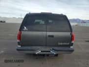 ✅ 1999 Chevrolet Suburban • VIN: 1GNFK16RXXJ442649 • Lot: 76310564. Wystawiony na Copart z przebiegiem 194 531 mil. Bezpłatny archiwum sprzedaży aukcyjnych z USA i szczegółowy raport historii pojazdu na DreamBid. Zdjęcie 6.