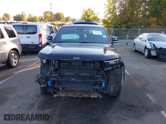 ✅ 2023 Jeep Grand Cherokee Overland • VIN: 1C4RJYD64P8785443 • Lot: 43499710. Listed on IAAI with 18,482 mi. Free auction sales archive from the USA and detailed vehicle history report at DreamBid. Image 13.