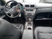 ✅ 2010 Ford Fusion SEL • VIN: 3FAHP0JG1AR232706 • Лот: 82374854. Опубликован ранее на Copart с пробегом 128 477 миль. Бесплатный доступ к архиву аукционных продаж из США и подробный отчёт об истории автомобиля на DreamBid. Изображение 8.