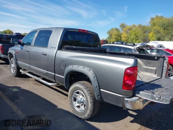 ✅ 2007 Dodge 2500 SLT • VIN: 3D7KS29C07G750571 • Lot: 43476668. Wystawiony na IAAI z przebiegiem 234 858 mil. Bezpłatny archiwum sprzedaży aukcyjnych z USA i szczegółowy raport historii pojazdu na DreamBid. Zdjęcie 3.