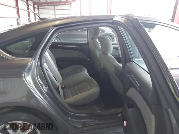 ✅ 2016 Ford Fusion S • VIN: 3FA6P0G73GR177327 • Lot: 41217967. Wystawiony na IAAI z przebiegiem 199 977 mil. Bezpłatny archiwum sprzedaży aukcyjnych z USA i szczegółowy raport historii pojazdu na DreamBid. Zdjęcie 8.