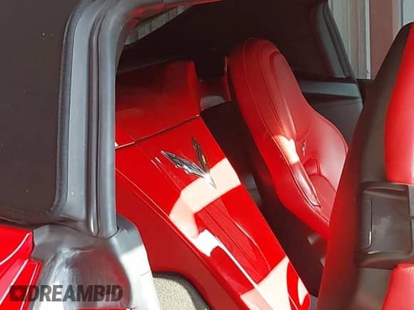 2014 Chevrolet Corvette Z51 3LT z VIN 1G1YM3D76E5135289, wystawiony jako IAAI lot #42313816 z przebiegiem Nie podano mil oraz . Historia ofert i sprzedaży dostępna na DreamBid. Obrazek 8.