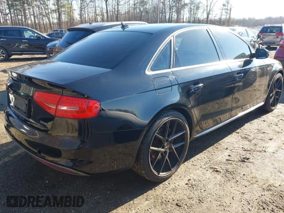 ✅ 2016 Audi A4 Premium • VIN: WAUBFAFL0GN007247 • Lot: 43849956. Wystawiony na IAAI z przebiegiem 177 597 mil. Bezpłatny archiwum sprzedaży aukcyjnych z USA i szczegółowy raport historii pojazdu na DreamBid. Zdjęcie 4.