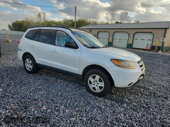 ✅ 2009 Hyundai Santa Fe GLS • VIN: 5NMSG13D69H289102 • Lot: 85347115. Listed on Copart with 145,938 mi. Free auction sales archive from the USA and detailed vehicle history report at DreamBid. Image 4.