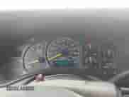 1999 Chevrolet Silverado 1500 LS z VIN 1GCEK19T8XE231163, wystawiony jako IAAI lot #43513149 z przebiegiem 204 007 mil mil oraz . Historia ofert i sprzedaży dostępna na DreamBid. Obrazek 7.