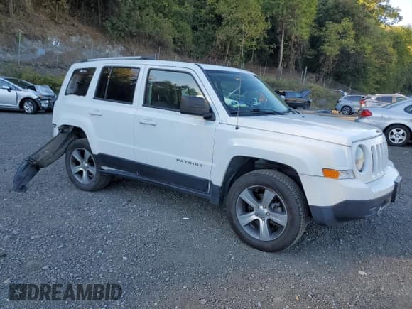 ✅ 2016 Jeep Patriot High Altitude • VIN: 1C4NJRFB0GD707070 • Lot: 82214085. Listed on Copart with 77,617 mi. Free auction sales archive from the USA and detailed vehicle history report at DreamBid. Image 4.