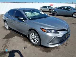 ✅ 2022 Toyota Camry LE • VIN: 4T1C11BK8NU059873 • Lot: 43368061. Wystawiony na IAAI z przebiegiem 40 629 mil. Bezpłatny archiwum sprzedaży aukcyjnych z USA i szczegółowy raport historii pojazdu na DreamBid. Zdjęcie 1.