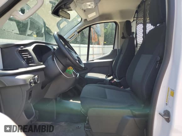 ✅ 2024 Ford Transit Cargo • VIN: 1FTBR1Y8XRKB03474 • Lot: 63350915. Wystawiony na Copart z przebiegiem 13 098 mil. Bezpłatny archiwum sprzedaży aukcyjnych z USA i szczegółowy raport historii pojazdu na DreamBid. Zdjęcie 7.