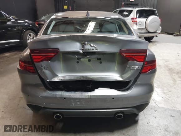 ✅ 2020 Jaguar XE S • VIN: SAJAJ4FX3LCP58609 • Lot: 42139772. Wystawiony na IAAI z przebiegiem 46 025 mil. Bezpłatny archiwum sprzedaży aukcyjnych z USA i szczegółowy raport historii pojazdu na DreamBid. Zdjęcie 16.