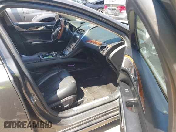 ✅ 2016 Lincoln MKZ • VIN: 3LN6L2J99GR620975 • Lot: 42927131. Wystawiony na IAAI z przebiegiem 137 681 mil. Bezpłatny archiwum sprzedaży aukcyjnych z USA i szczegółowy raport historii pojazdu na DreamBid. Zdjęcie 5.