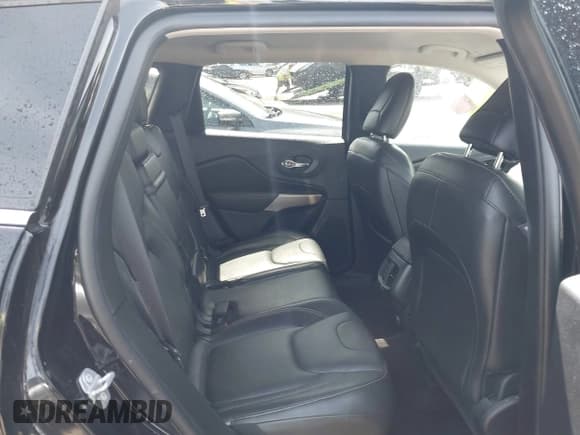 ✅ 2018 Jeep Cherokee Limited • VIN: 1C4PJMDB7JD617484 • Lot: 42287096. Wystawiony na IAAI z przebiegiem Nie podano. Bezpłatny archiwum sprzedaży aukcyjnych z USA i szczegółowy raport historii pojazdu na DreamBid. Zdjęcie 8.