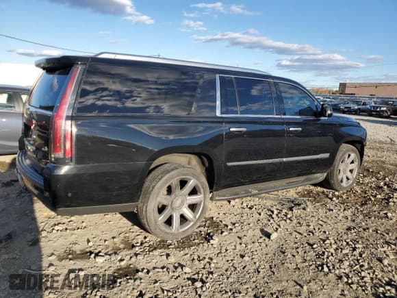 ✅ 2017 Cadillac Escalade ESV Luxury • VIN: 1GYS4HKJ9HR157500 • Lot: 91549585. Listed on Copart with 160,646 mi. Free auction sales archive from the USA and detailed vehicle history report at DreamBid. Image 3.