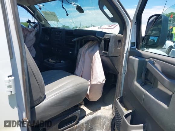 ✅ 2023 Chevrolet Express Cargo • VIN: 1GCWGAFP1P1102511 • Лот: 42174059. Опубликован ранее на IAAI с пробегом Не указан. Бесплатный доступ к архиву аукционных продаж из США и подробный отчёт об истории автомобиля на DreamBid. Изображение 5.