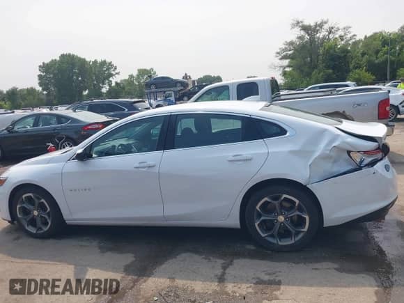 2020 Chevrolet Malibu LT with VIN 1G1ZD5ST3LF116500, listed as a IAAI auction lot 42922844 with 112,589 mi miles and . Bid and sale history available at DreamBid. Image 14.
