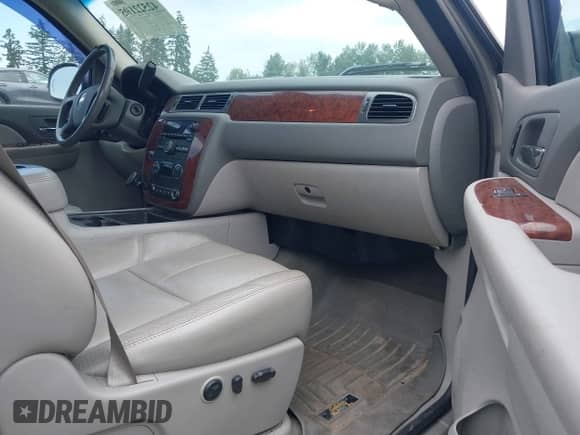 2007 Chevrolet Silverado 1500 1LT with VIN 3GCEK13M77G556977, listed as a IAAI auction lot 42522105 with 298,174 mi miles and . Bid and sale history available at DreamBid. Image 5.