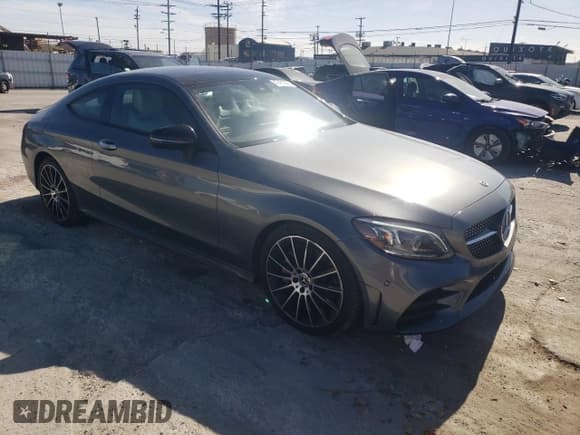 ✅ 2022 Mercedes-Benz C 300 • VIN: W1KWJ8DB7NG113854 • Lot: 47461385. Wystawiony na Copart z przebiegiem 45 141 mil. Bezpłatny archiwum sprzedaży aukcyjnych z USA i szczegółowy raport historii pojazdu na DreamBid. Zdjęcie 4.