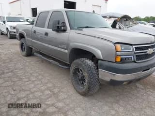 ✅ 2007 Chevrolet Silverado 2500HD LT1 • VIN: 1GCHK23D77F130386 • Lot: 42109924. Wystawiony na IAAI z przebiegiem 137 741 mil. Bezpłatny archiwum sprzedaży aukcyjnych z USA i szczegółowy raport historii pojazdu na DreamBid. Zdjęcie 1.