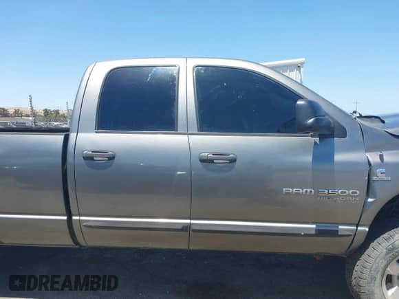 2006 Dodge 3500 SLT z VIN 3D7LX38C36G253557, wystawiony jako IAAI lot #42478965 z przebiegiem 287 552 mil mil oraz . Historia ofert i sprzedaży dostępna na DreamBid. Obrazek 14.