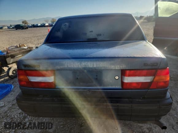 ✅ 1993 Volvo 900 GLS • VIN: YV1JS8833P3141210 • Lot: 82310995. Wystawiony na Copart z przebiegiem 169 873 mil. Bezpłatny archiwum sprzedaży aukcyjnych z USA i szczegółowy raport historii pojazdu na DreamBid. Zdjęcie 6.