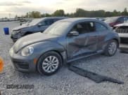 ✅ 2019 Volkswagen Beetle S • VIN: 3VWFD7AT0KM713901 • Лот: 71628455. Опубликован ранее на Copart с пробегом 10 084 миль. Бесплатный доступ к архиву аукционных продаж из США и подробный отчёт об истории автомобиля на DreamBid. Изображение 1.