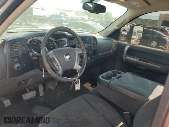 ✅ 2007 Chevrolet Silverado 2500HD 1LT • VIN: 1GCHK24667E575899 • Lot: 65538014. Wystawiony na Copart z przebiegiem 296 144 mil. Bezpłatny archiwum sprzedaży aukcyjnych z USA i szczegółowy raport historii pojazdu na DreamBid. Zdjęcie 8.