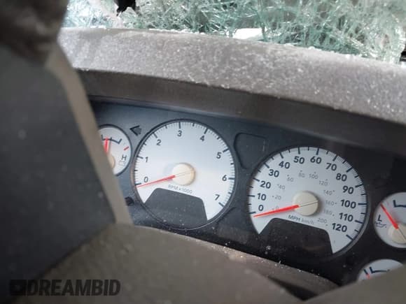 ✅ 2008 Dodge 1500 ST • VIN: 1D7HU18218J130917 • Lot: 43617480. Wystawiony na IAAI z przebiegiem 208 586 mil. Bezpłatny archiwum sprzedaży aukcyjnych z USA i szczegółowy raport historii pojazdu na DreamBid. Zdjęcie 7.