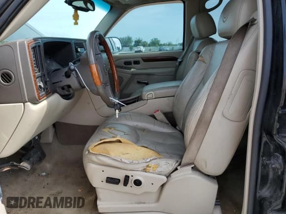 ✅ 2004 Cadillac Escalade • VIN: 1GYEK63N44R104349 • Lot: 57722345. Listed on Copart with 218,273 mi. Free auction sales archive from the USA and detailed vehicle history report at DreamBid. Image 7.