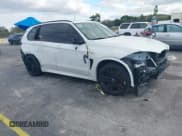 ✅ 2018 BMW X5 M • VIN: 5YMKT6C53J0Y83899 • Lot: 43655867. Wystawiony na IAAI z przebiegiem 37 734 mil. Bezpłatny archiwum sprzedaży aukcyjnych z USA i szczegółowy raport historii pojazdu na DreamBid. Zdjęcie 1.