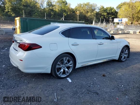✅ 2017 Infiniti Q70 3.7 • VIN: JN1BY1PR3HM210787 • Lot: 85080335. Listed on Copart with 82,861 mi. Free auction sales archive from the USA and detailed vehicle history report at DreamBid. Image 3.