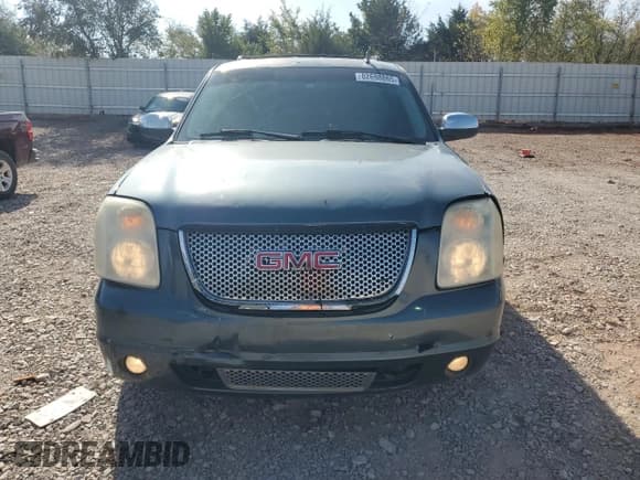 ✅ 2008 GMC Yukon Denali • VIN: 1GKFK63848J108415 • Lot: 82698865. Wystawiony na Copart z przebiegiem 223 446 mil. Bezpłatny archiwum sprzedaży aukcyjnych z USA i szczegółowy raport historii pojazdu na DreamBid. Zdjęcie 5.
