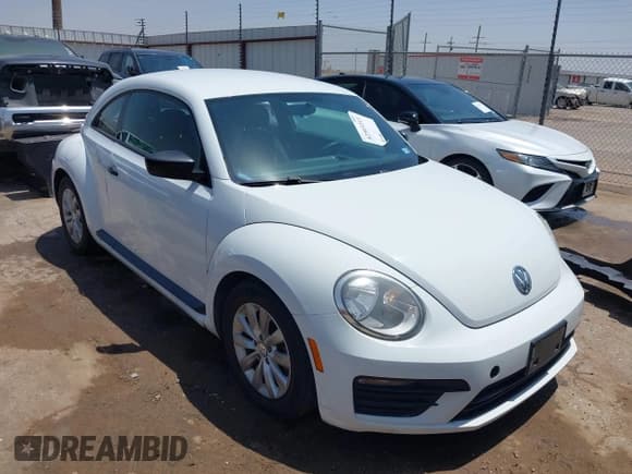 ✅ 2018 Volkswagen Beetle S • VIN: 3VWFD7AT0JM709426 • Lot: 42503211. Wystawiony na IAAI z przebiegiem 87 778 mil. Bezpłatny archiwum sprzedaży aukcyjnych z USA i szczegółowy raport historii pojazdu na DreamBid. Zdjęcie 1.