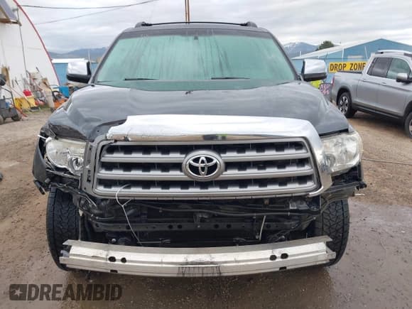 ✅ 2011 Toyota Sequoia Limited • VIN: 5TDJY5G15BS040275 • Lot: 41956876. Listed on IAAI with 185,853 mi. Free auction sales archive from the USA and detailed vehicle history report at DreamBid. Image 13.