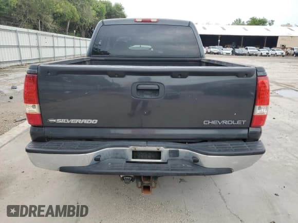 ✅ 2004 Chevrolet Silverado 1500 LS • VIN: 2GCEC13T141408672 • Лот: 64837194. Опубликован ранее на Copart с пробегом 208 300 миль. Бесплатный доступ к архиву аукционных продаж из США и подробный отчёт об истории автомобиля на DreamBid. Изображение 6.