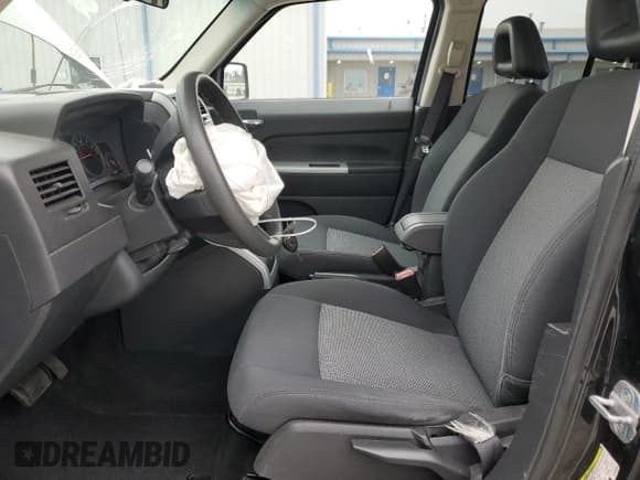 ✅ 2008 Jeep Patriot Sport • VIN: 1J8FT280X8D534394 • Lot: 53935575. Listed on Copart with 122,836 mi. Free auction sales archive from the USA and detailed vehicle history report at DreamBid. Image 7.