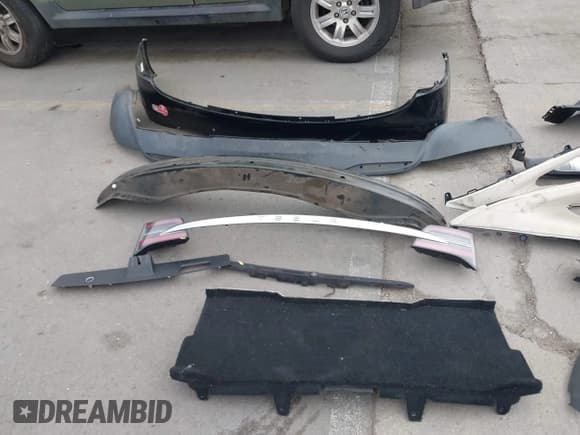 ✅ 2017 Tesla Model X 90D • VIN: 5YJXCBE27HF079059 • Lot: 43562486. Wystawiony na IAAI z przebiegiem 88 065 mil. Bezpłatny archiwum sprzedaży aukcyjnych z USA i szczegółowy raport historii pojazdu na DreamBid. Zdjęcie 12.