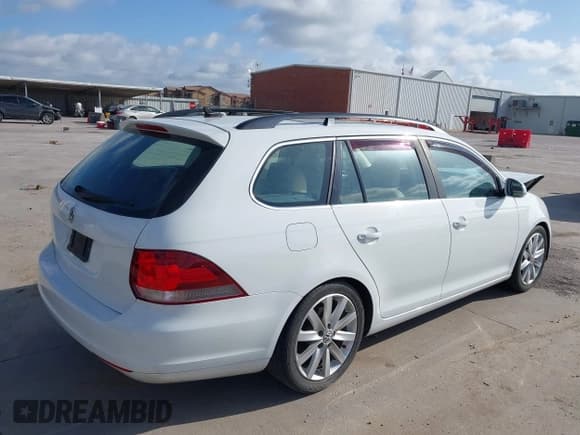 ✅ 2014 Volkswagen Jetta TDI w/Sunroof & Nav • VIN: 3VWPL7AJ0EM608544 • Lot: 42549920. Listed on IAAI with 185,900 mi. Free auction sales archive from the USA and detailed vehicle history report at DreamBid. Image 4.