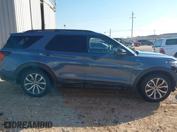 ✅ 2025 Ford Explorer ST-Line • VIN: 1FMUK7KH0SGA99562 • Лот: 43343916. Опубликован ранее на IAAI с пробегом 8 394 миль. Бесплатный доступ к архиву аукционных продаж из США и подробный отчёт об истории автомобиля на DreamBid. Изображение 13.
