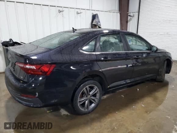 ✅ 2024 Volkswagen Jetta SE • VIN: 3VW7M7BU2RM096684 • Lot: 90370365. Listed on Copart with 27,808 mi. Free auction sales archive from the USA and detailed vehicle history report at DreamBid. Image 3.