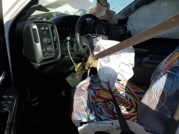 ✅ 2015 Chevrolet Silverado 2500HD LT • VIN: 1GC1KVEG1FF116153 • Лот: 92665855. Опубликован ранее на Copart с пробегом Не указан. Бесплатный доступ к архиву аукционных продаж из США и подробный отчёт об истории автомобиля на DreamBid. Изображение 8.