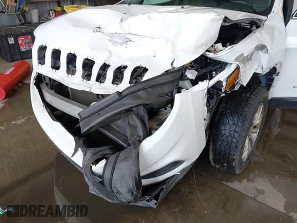 ✅ 2020 Jeep Cherokee Altitude • VIN: 1C4PJMLN9LD655829 • Lot: 42837667. Wystawiony na IAAI z przebiegiem 212 893 mil. Bezpłatny archiwum sprzedaży aukcyjnych z USA i szczegółowy raport historii pojazdu na DreamBid. Zdjęcie 6.
